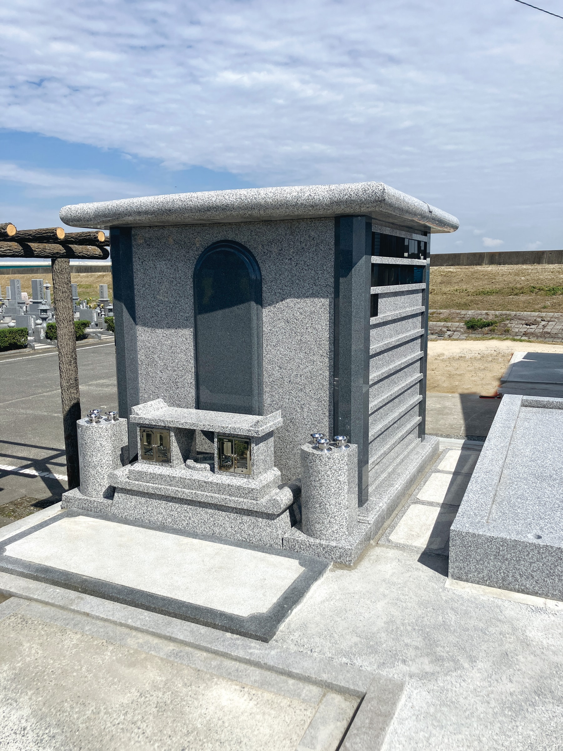 岡南霊園の観音様御廟（納骨堂）